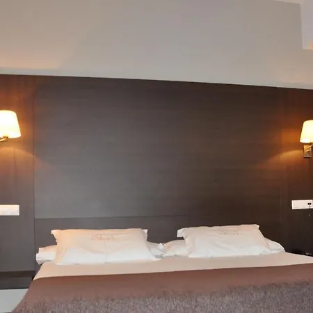 Mendez Nunez Hotel 4*