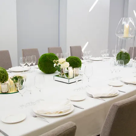 Mendez Nunez מלון