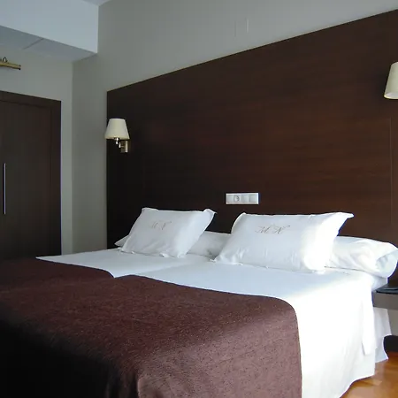 Mendez Nunez מלון 4*