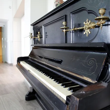 Mendez Nunez לוגו