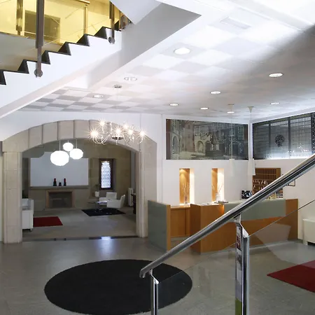 Mendez Nunez מלון