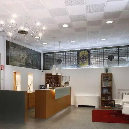 Mendez Nunez מלון 4*