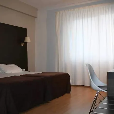 Mendez Nunez מלון 4*