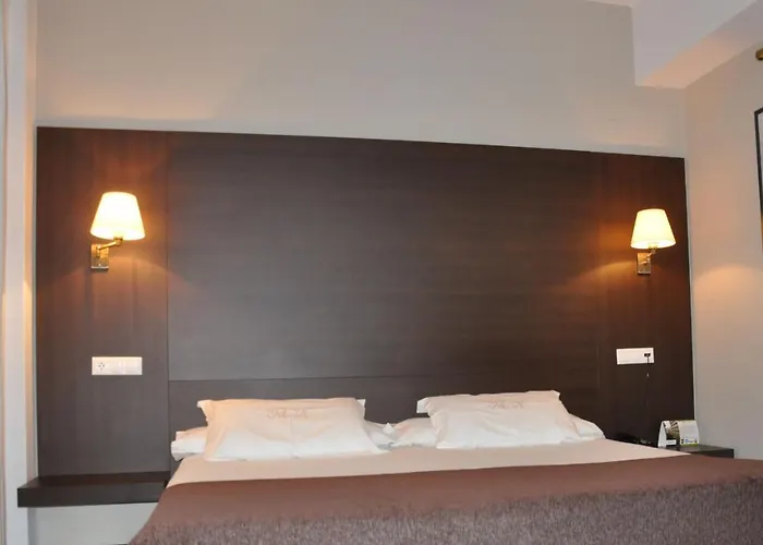 Mendez Nuñez Hotel 4*