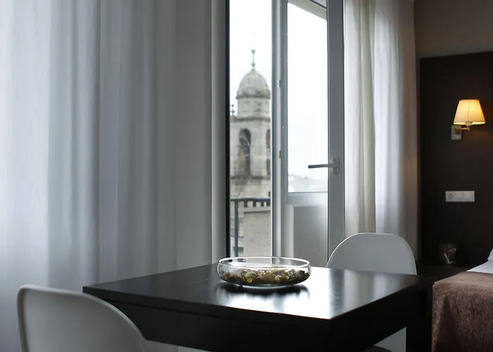 Mendez Nunez 酒店 4*