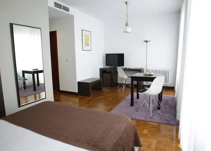 酒店 Mendez Nunez 4*